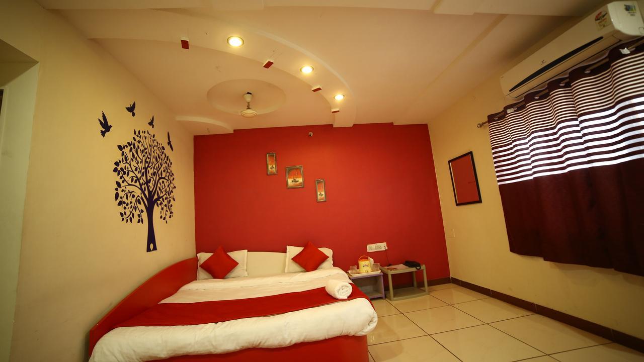 Hotel Velvet Rajkot Exterior photo